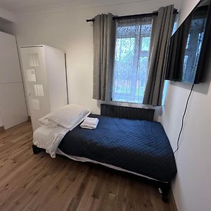 Deluxe Single Room Shower
